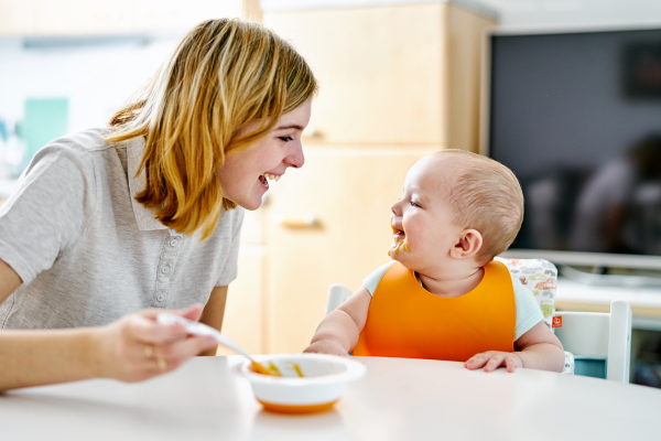 Introdução de Novos Alimentos ao Bebê: Guia Completo